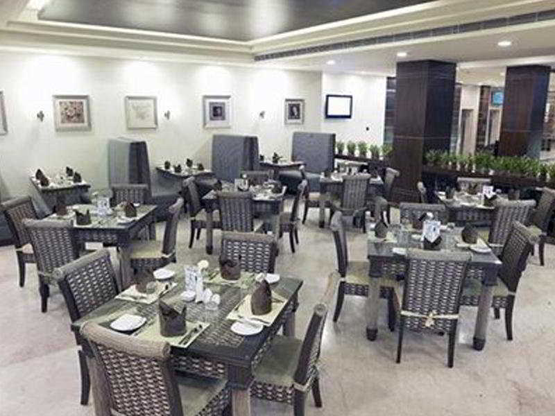 萨巴里奥马尔西皮克高库兰公园酒店 钦奈 餐厅 照片